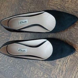 Clarks black patent leather and suede high heel pumps